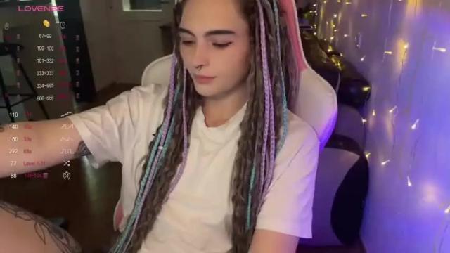 Image 2 of grinya_kh Stream on Chaturbate on 13 months ago