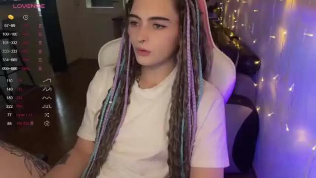 Image 3 of grinya_kh Stream on Chaturbate on 13 months ago