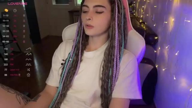 Image 7 of grinya_kh Stream on Chaturbate on 13 months ago
