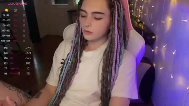 Image 8 of grinya_kh Stream on Chaturbate on 13 months ago