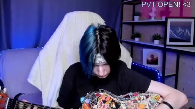 Image 11 of guitarandangel Stream on Chaturbate on 13 months ago