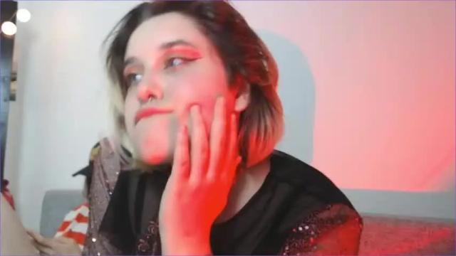 Image 12 of guuugiebarkk Stream on Chaturbate on 21 months ago