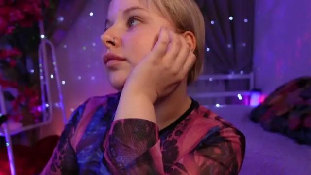 Image 12 of gwenhilton Stream on Chaturbate on 13 months ago