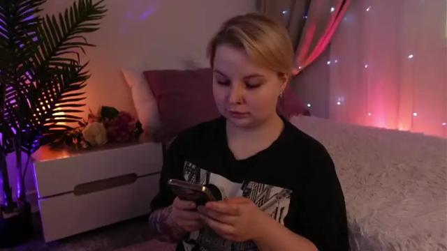 Image 6 of gwenhilton Stream on Chaturbate on 12 months ago