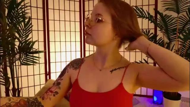 Image 2 of gwenhilton Stream on Chaturbate on 3 months ago