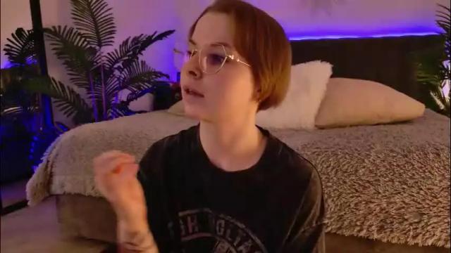 Image 11 of gwenhilton Stream on Chaturbate on 2 months ago