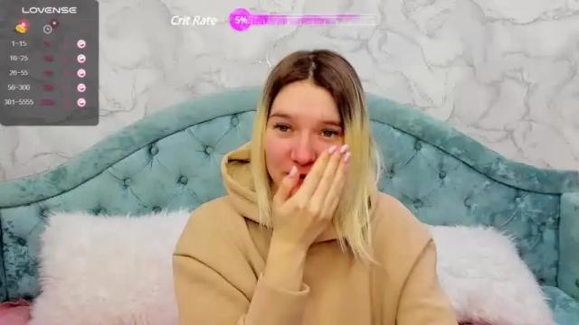Image 3 of gwensmitt Stream on Chaturbate on 14 months ago