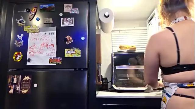 Image 4 of h0neyc0ntent Stream on Chaturbate on 1 month ago
