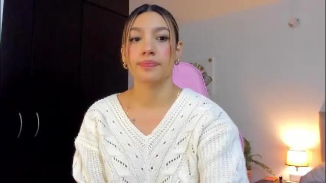 Image 2 of h3y_mia3 Stream on Chaturbate on 1 month ago