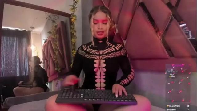 Image 2 of haelycute Stream on Chaturbate on 1 month ago