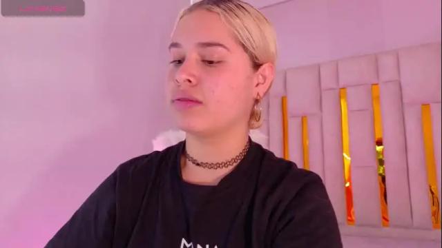 Image 3 of haelycute Stream on Chaturbate on 1 month ago