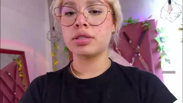 Image 11 of haelycute Stream on Chaturbate on 1 month ago