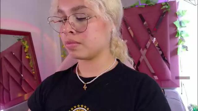 Image 6 of haelycute Stream on Chaturbate on 1 month ago