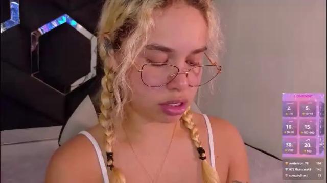 Image 10 of haelycute Stream on Chaturbate on 16 days ago