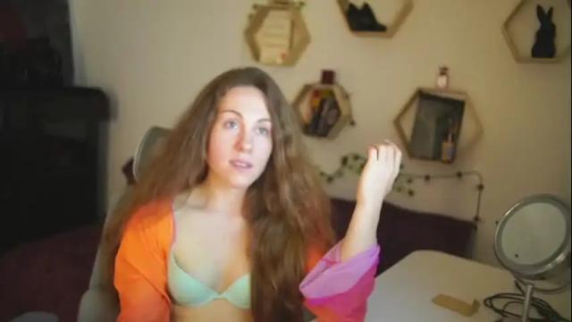 Image 4 of hahayessihaveone Stream on Chaturbate on 1 day ago
