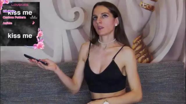Image 4 of hailey_peach Stream on Chaturbate on 24 days ago
