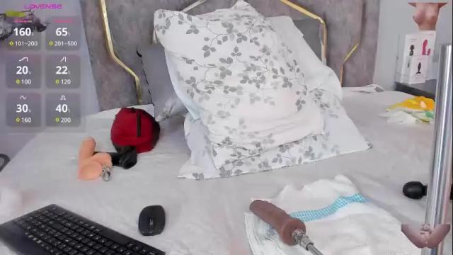 Image 3 of haileystonei Stream on Chaturbate on 12 days ago