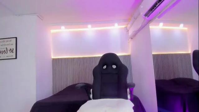 Image 2 of hailybairen Stream on Chaturbate on 4 months ago