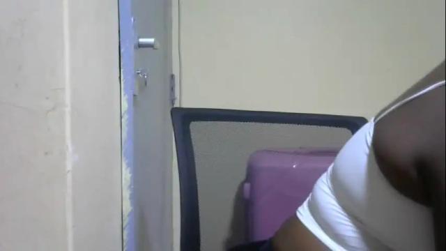 Image 2 of hairypussybigassy001 Stream on Chaturbate on 11 days ago