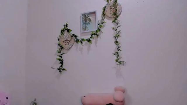 Image 6 of hali_roussel Stream on Chaturbate on 22 months ago