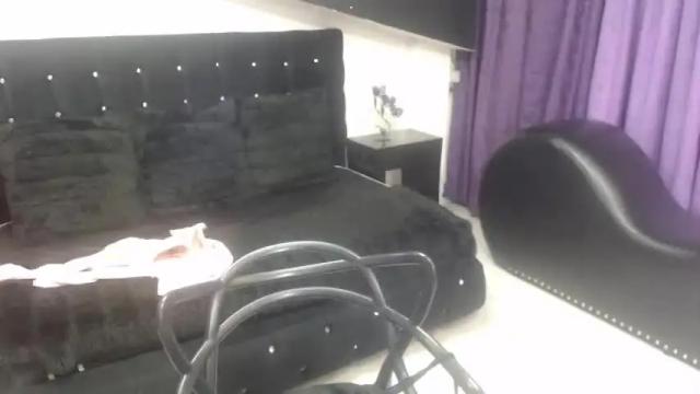 Image 4 of hallsred_rh Stream on Chaturbate on 16 months ago