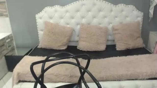 Image 12 of hallsred_rh Stream on Chaturbate on 16 months ago