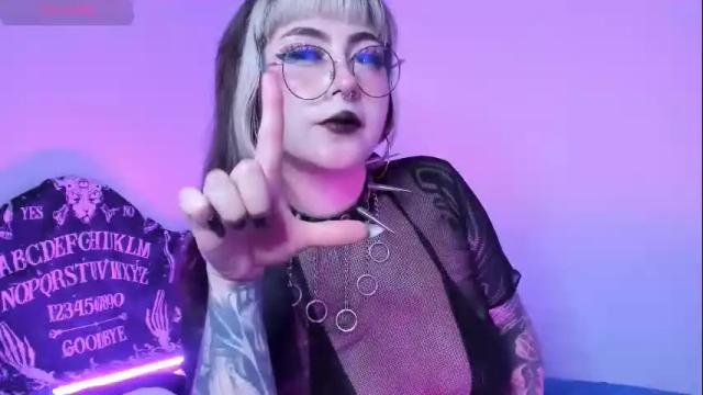 Image 10 of hallucigenia_sparza Stream on Chaturbate on 3 months ago