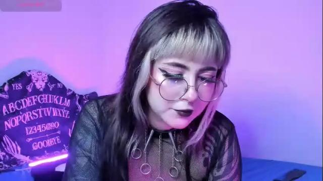 Image 2 of hallucigenia_sparza Stream on Chaturbate on 3 months ago