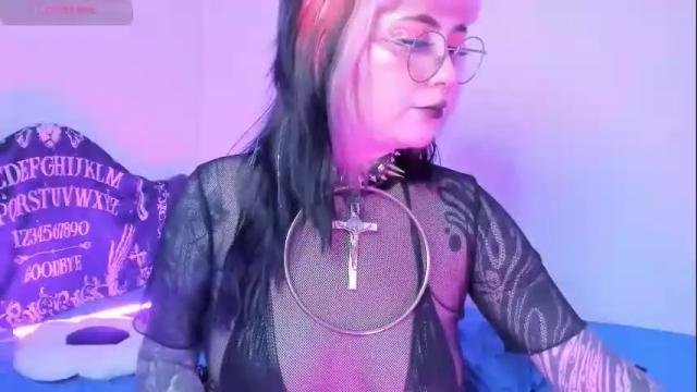 Image 3 of hallucigenia_sparza Stream on Chaturbate on 2 months ago