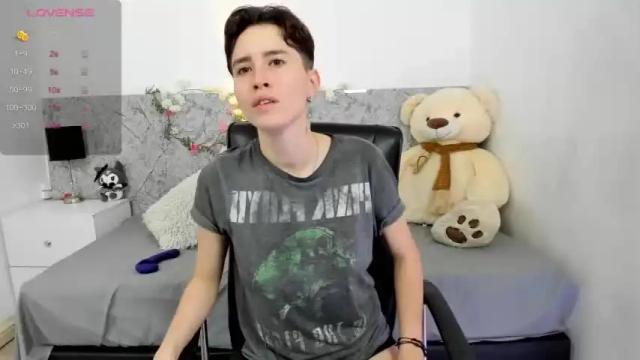 Image 2 of hally_lewis Stream on Chaturbate on 16 months ago