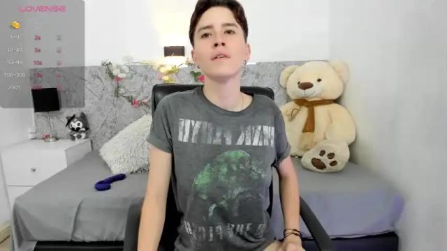 Image 3 of hally_lewis Stream on Chaturbate on 16 months ago
