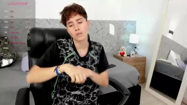 Image 10 of hally_lewis Stream on Chaturbate on 16 months ago