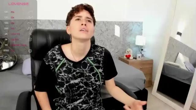 Image 11 of hally_lewis Stream on Chaturbate on 16 months ago