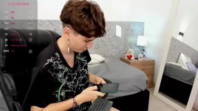 Image 8 of hally_lewis Stream on Chaturbate on 16 months ago