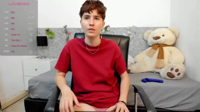 Image 10 of hally_lewis Stream on Chaturbate on 16 months ago