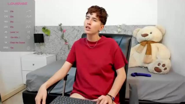 Image 11 of hally_lewis Stream on Chaturbate on 16 months ago