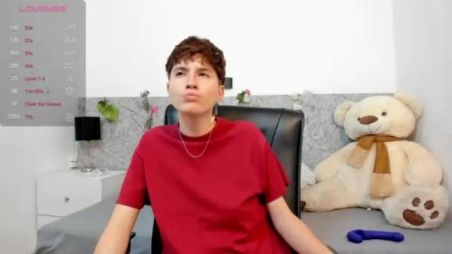 Image 3 of hally_lewis Stream on Chaturbate on 16 months ago