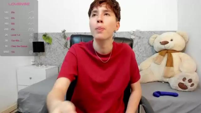 Image 4 of hally_lewis Stream on Chaturbate on 16 months ago
