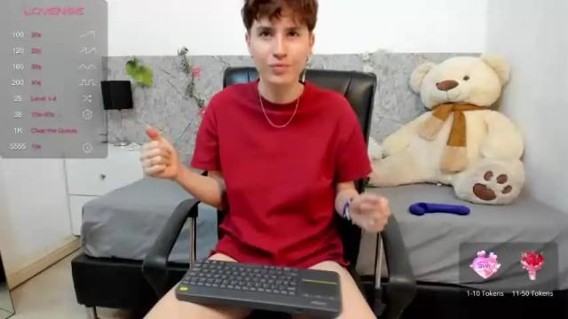 Image 6 of hally_lewis Stream on Chaturbate on 16 months ago