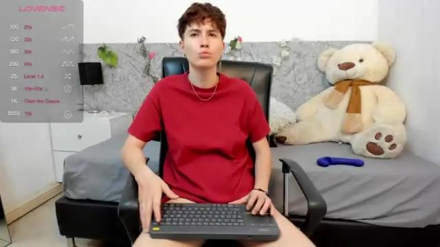Image 7 of hally_lewis Stream on Chaturbate on 16 months ago