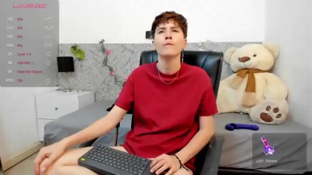 Image 8 of hally_lewis Stream on Chaturbate on 16 months ago