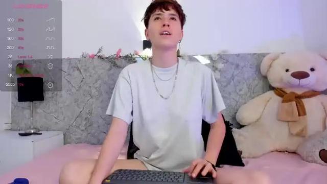 Image 2 of hally_lewis Stream on Chaturbate on 16 months ago