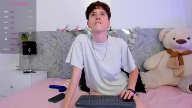 Image 6 of hally_lewis Stream on Chaturbate on 16 months ago