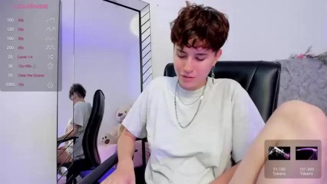 Image 8 of hally_lewis Stream on Chaturbate on 16 months ago