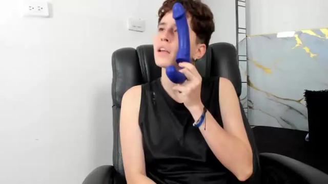 Image 10 of hally_lewis Stream on Chaturbate on 16 months ago