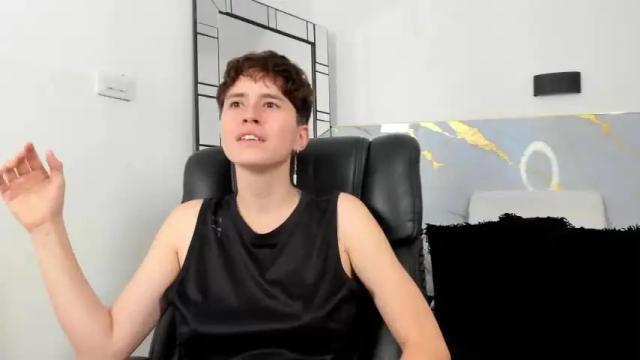 Image 12 of hally_lewis Stream on Chaturbate on 16 months ago