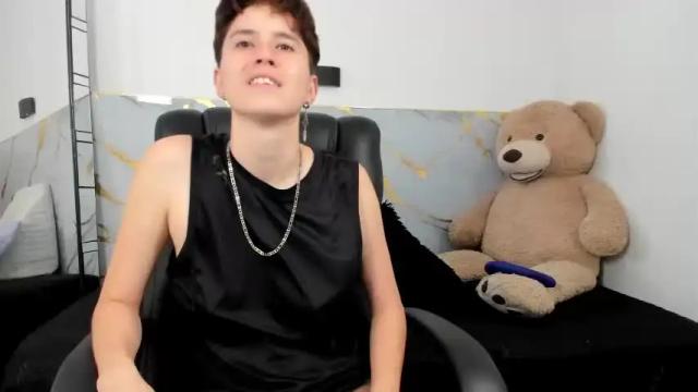Image 2 of hally_lewis Stream on Chaturbate on 16 months ago