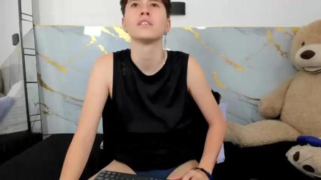 Image 8 of hally_lewis Stream on Chaturbate on 16 months ago