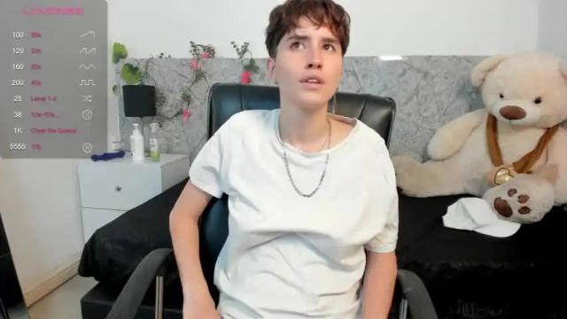 Image 11 of hally_lewis Stream on Chaturbate on 16 months ago