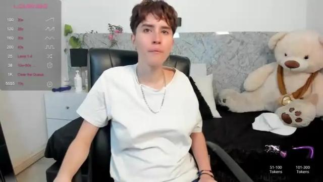 Image 12 of hally_lewis Stream on Chaturbate on 16 months ago